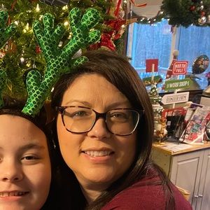 Meet your Posher, Yris